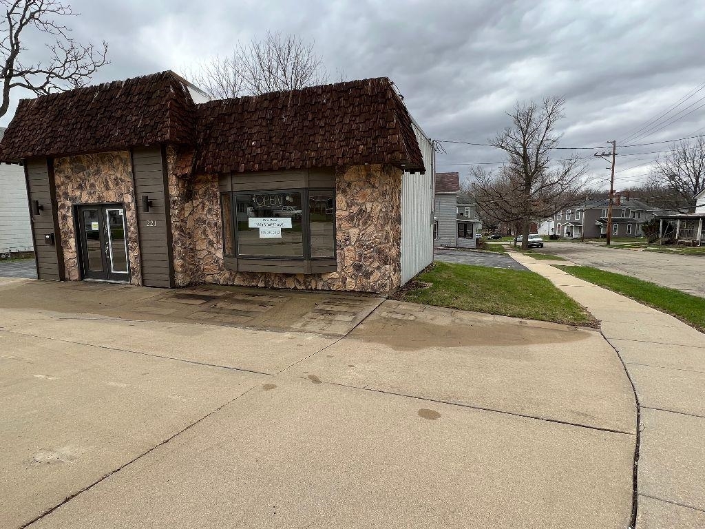 221 West Galena Avenue Freeport IL 61032