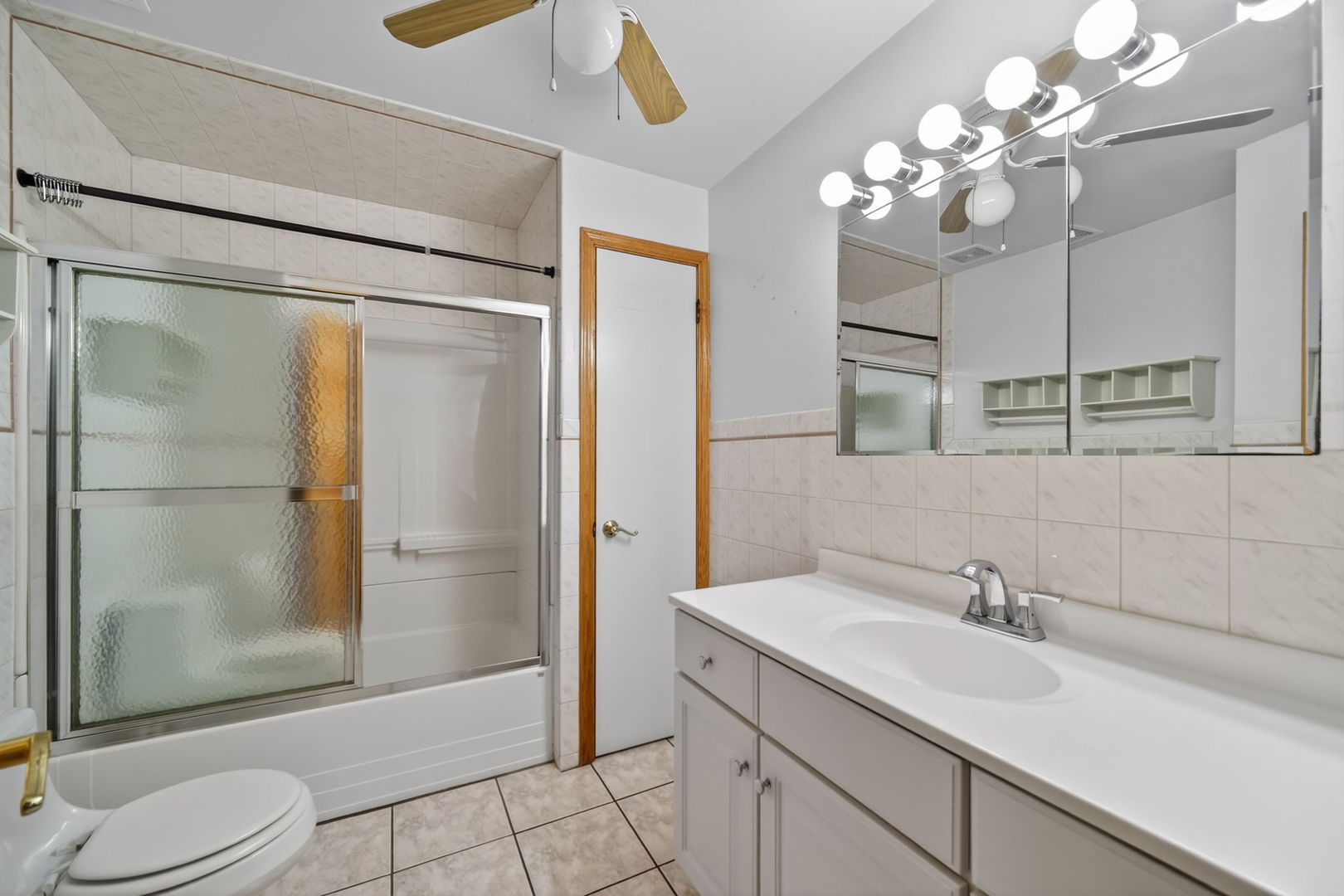 4369 North Elston Avenue Chicago IL 60641