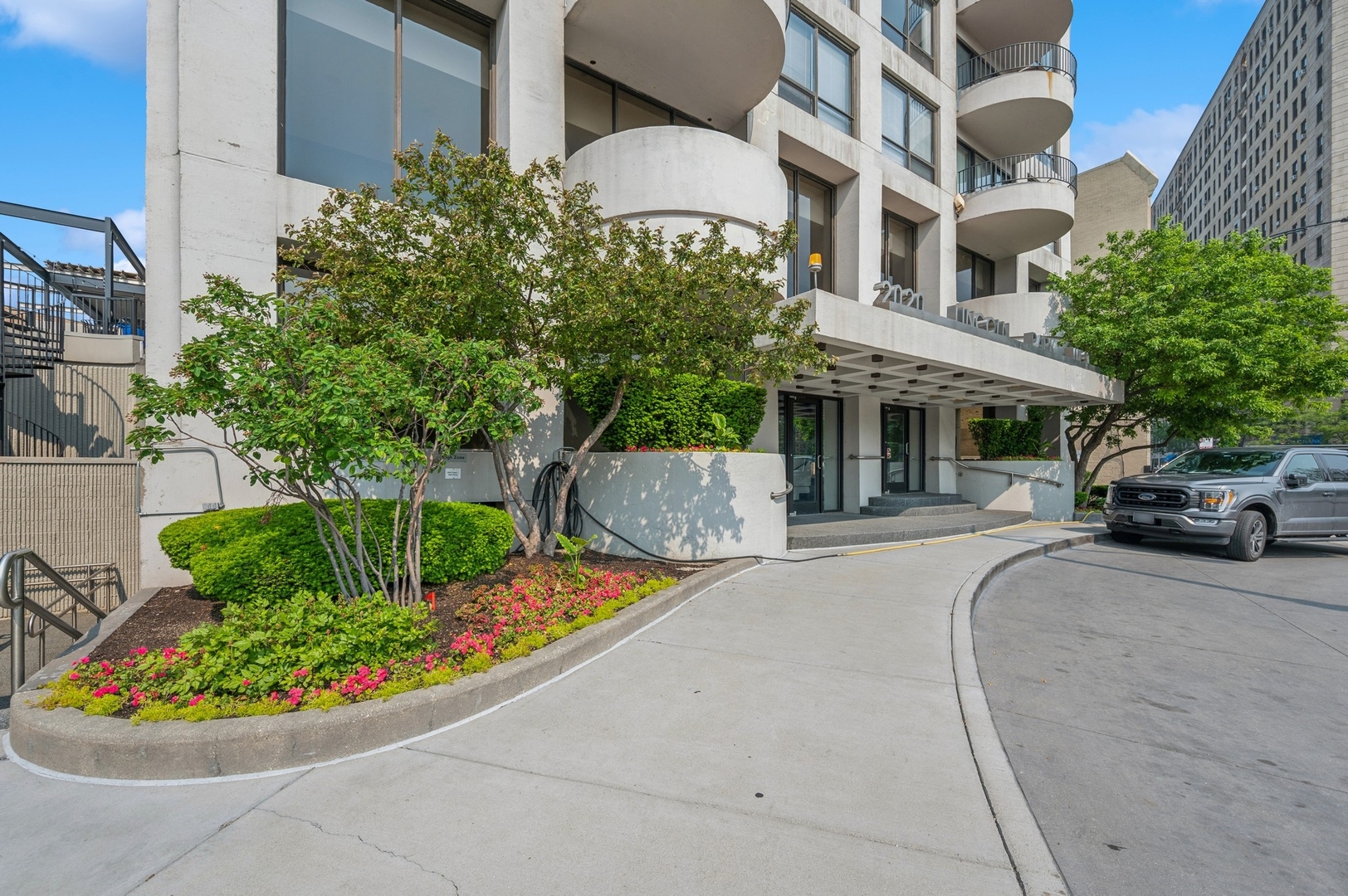 2020 North Lincoln Chicago IL 60614