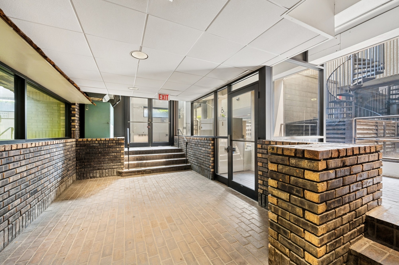 2020 North Lincoln Chicago IL 60614