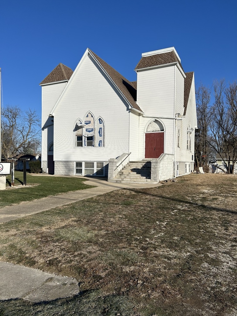 175 3RD Avenue Clifton IL 60927