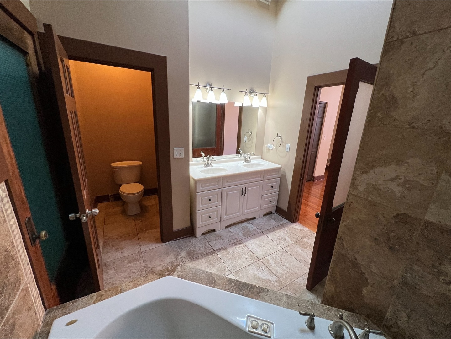 26 East Downer Place Aurora IL 60505