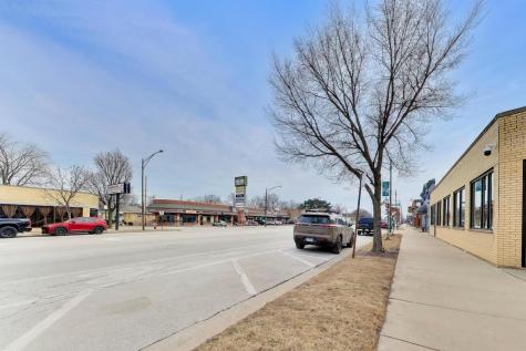 5696 North Milwaukee Avenue Chicago IL 60646