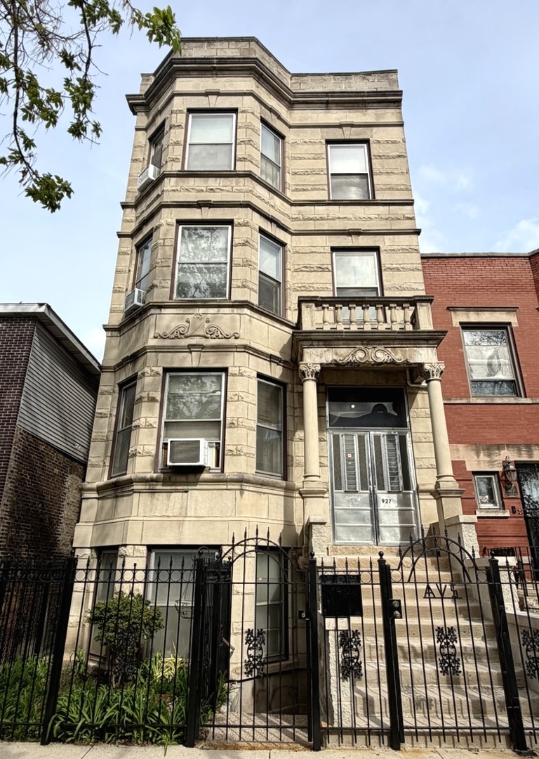 927 South Claremont Avenue Chicago IL 60612