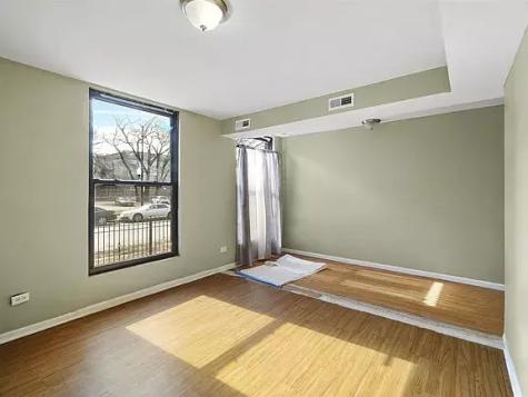 2720 East 75th Street Chicago IL 60649