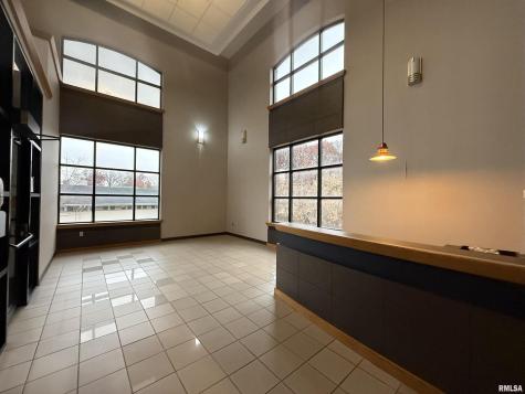 555 Valley View Drive Moline IL 61265