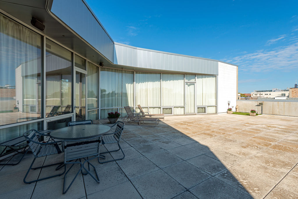 2054 West Grand Avenue Chicago IL 60612