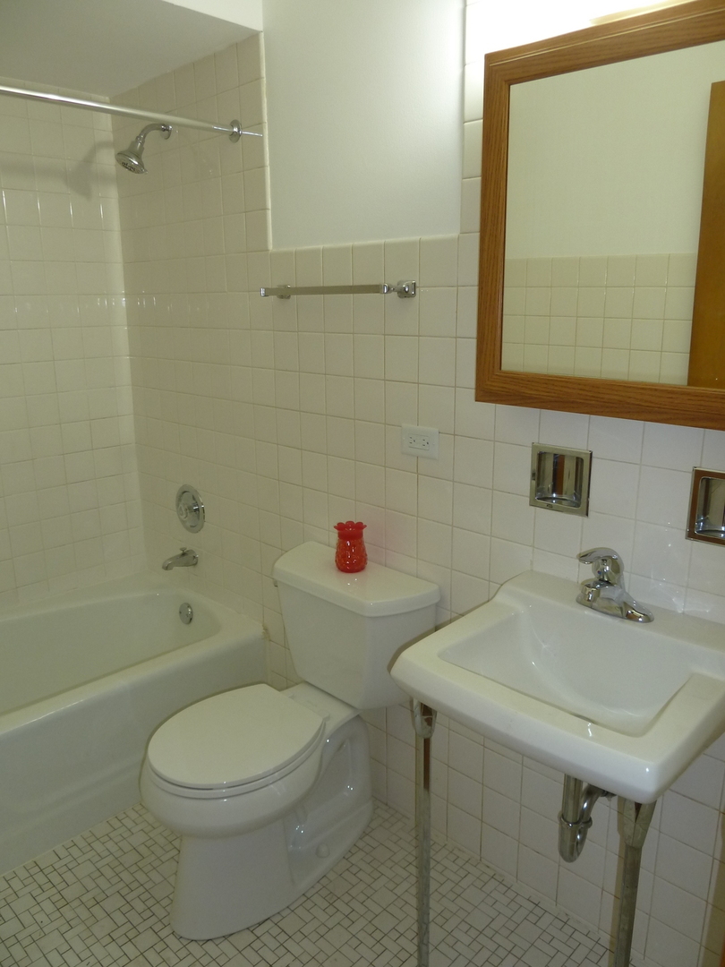 7922 South Pulaski Road Chicago IL 60652