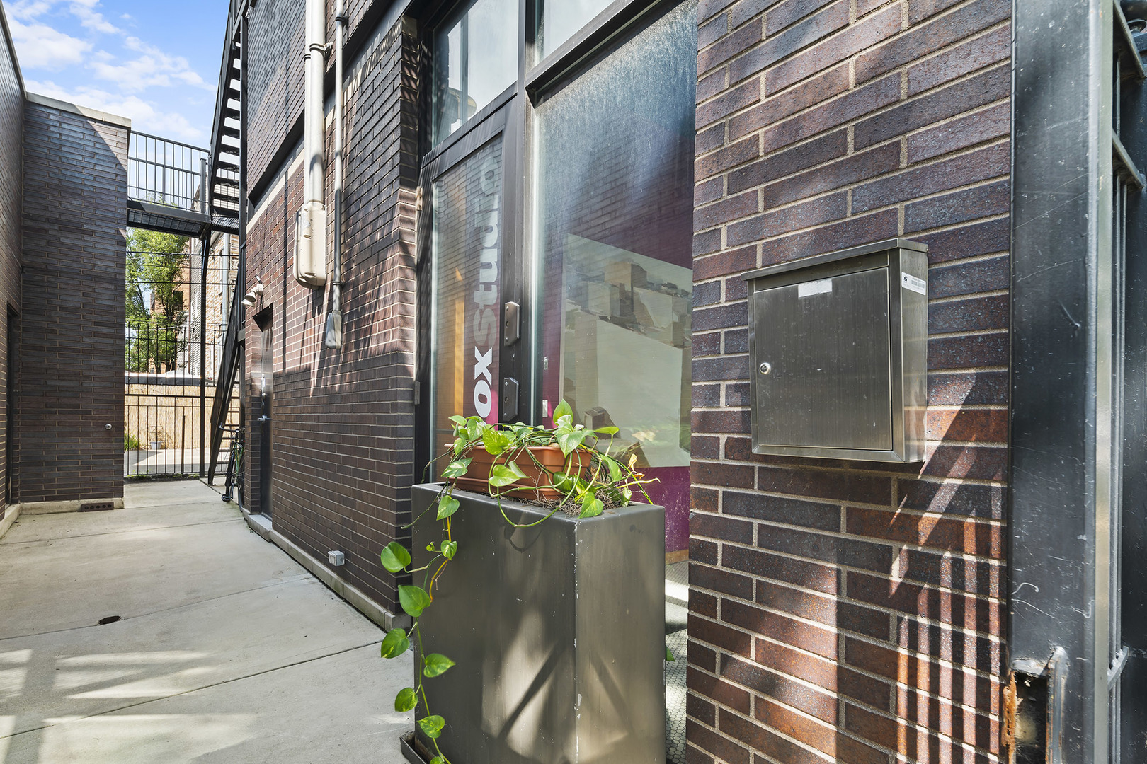 1608 West Cornelia Avenue Chicago IL 60657