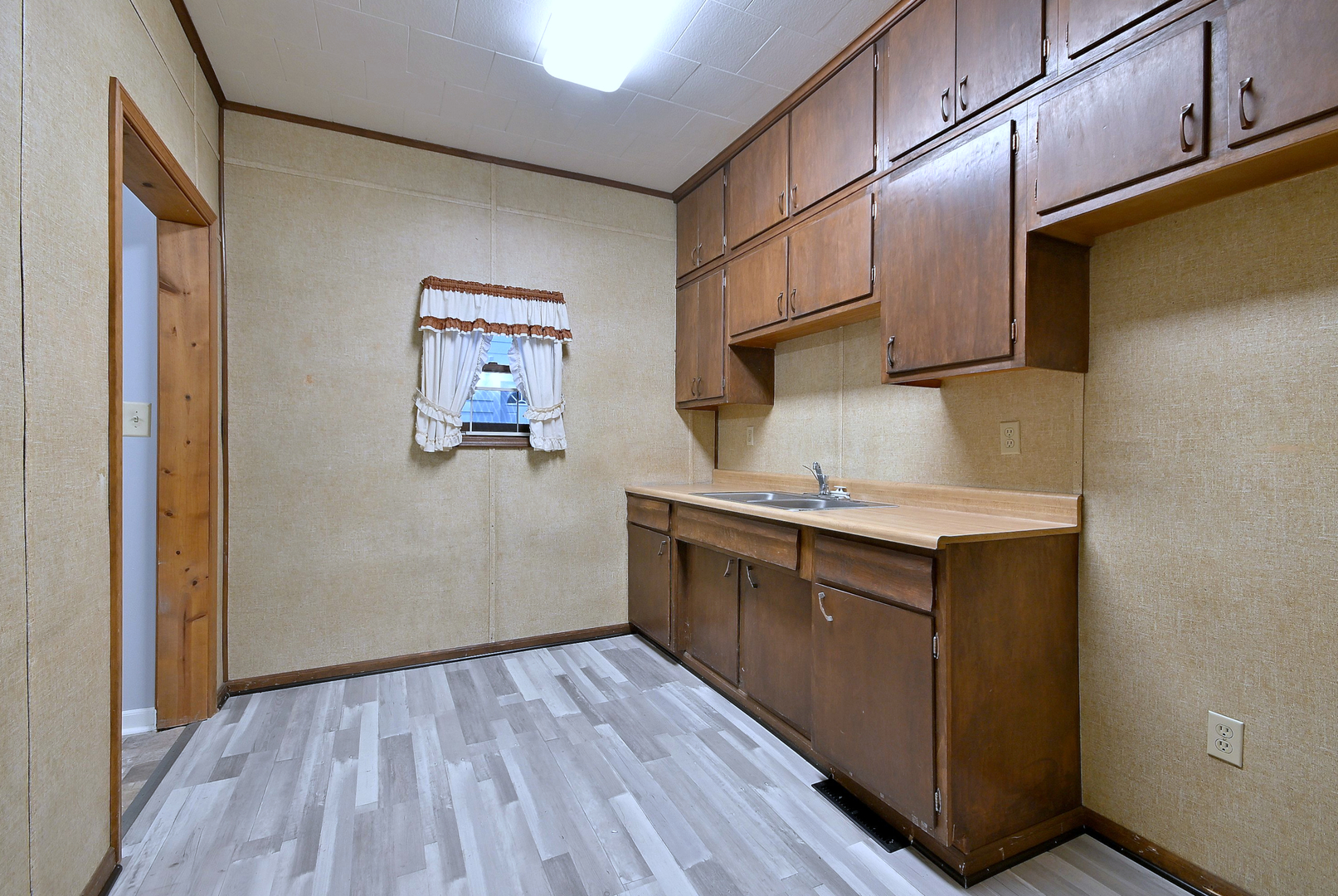 442 North Lake Street N Aurora IL 60506