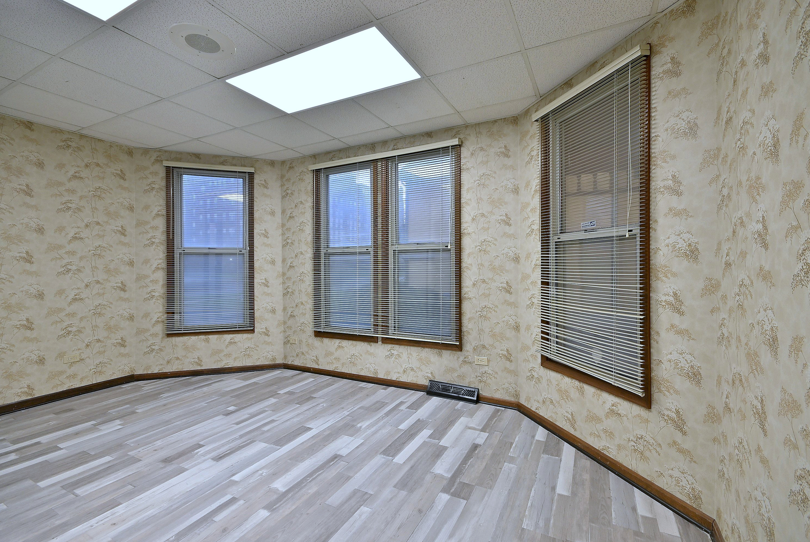 442 North Lake Street N Aurora IL 60506