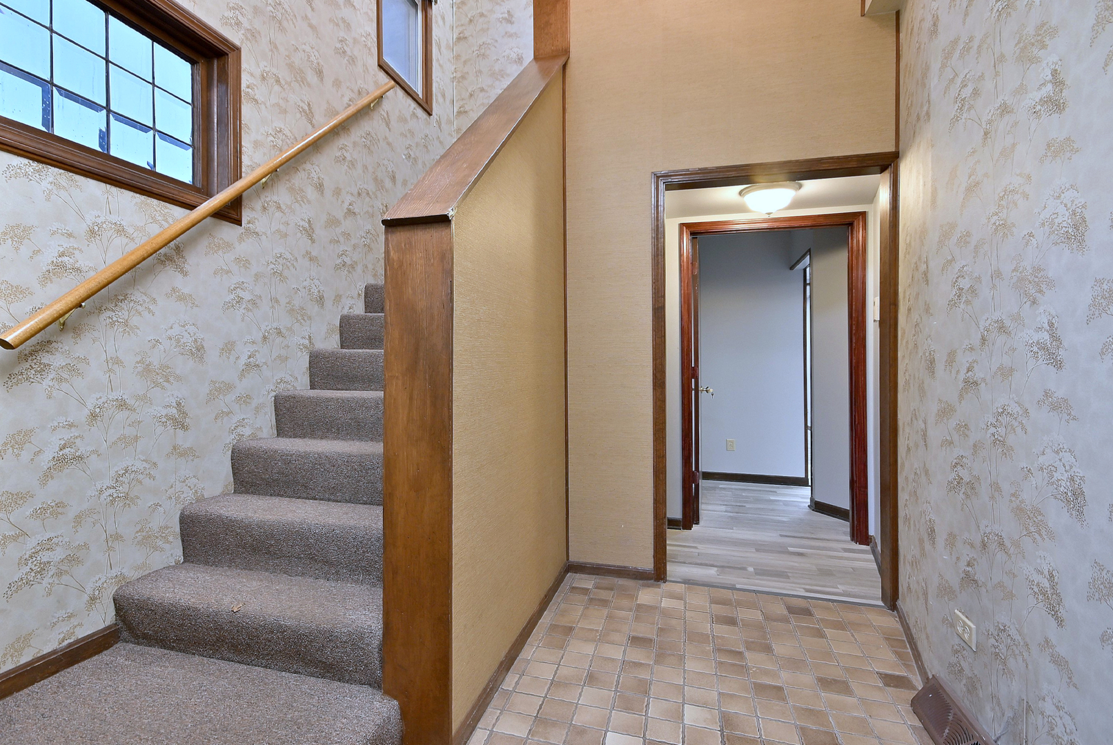 442 North Lake Street N Aurora IL 60506
