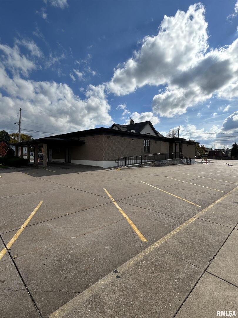 1611 7TH Street Moline IL 61264