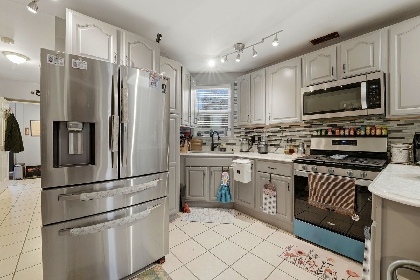 2923 West Diversey Avenue Chicago IL 60647