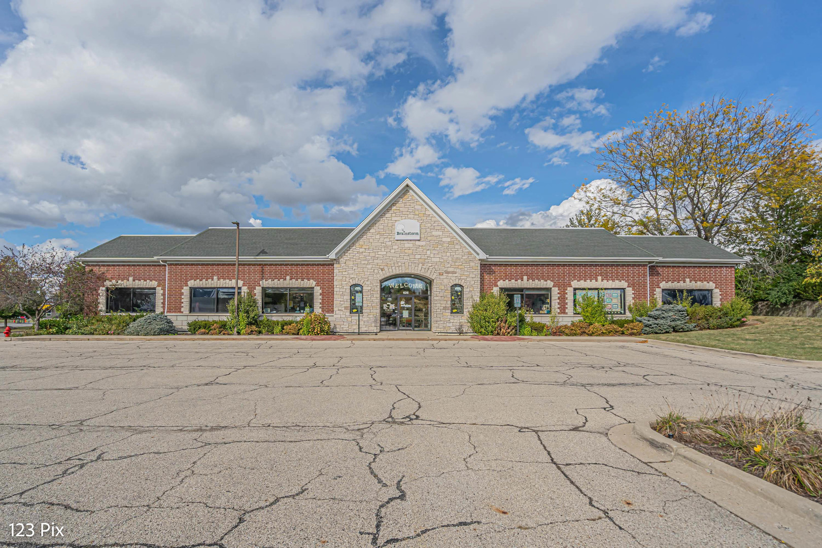 625 North Bridgeport Terrace Lindenhurst IL 60046