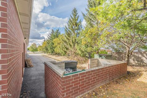 625 North Bridgeport Terrace Lindenhurst IL 60046