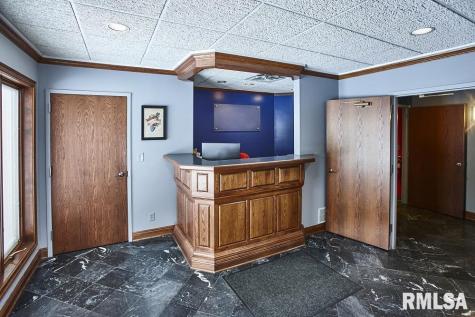 824 17TH Street Moline IL 61265