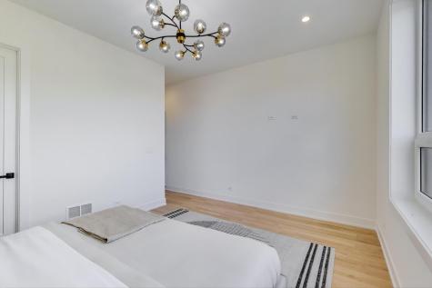 5428 North Winthrop Avenue Chicago IL 60640