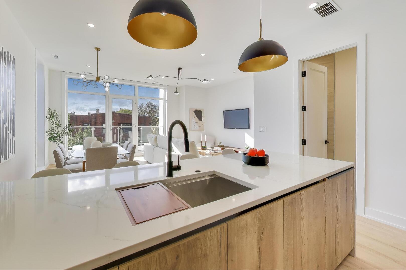 5428 North Winthrop Avenue Chicago IL 60640