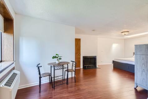 711 West Gordon Terrace Chicago IL 60613