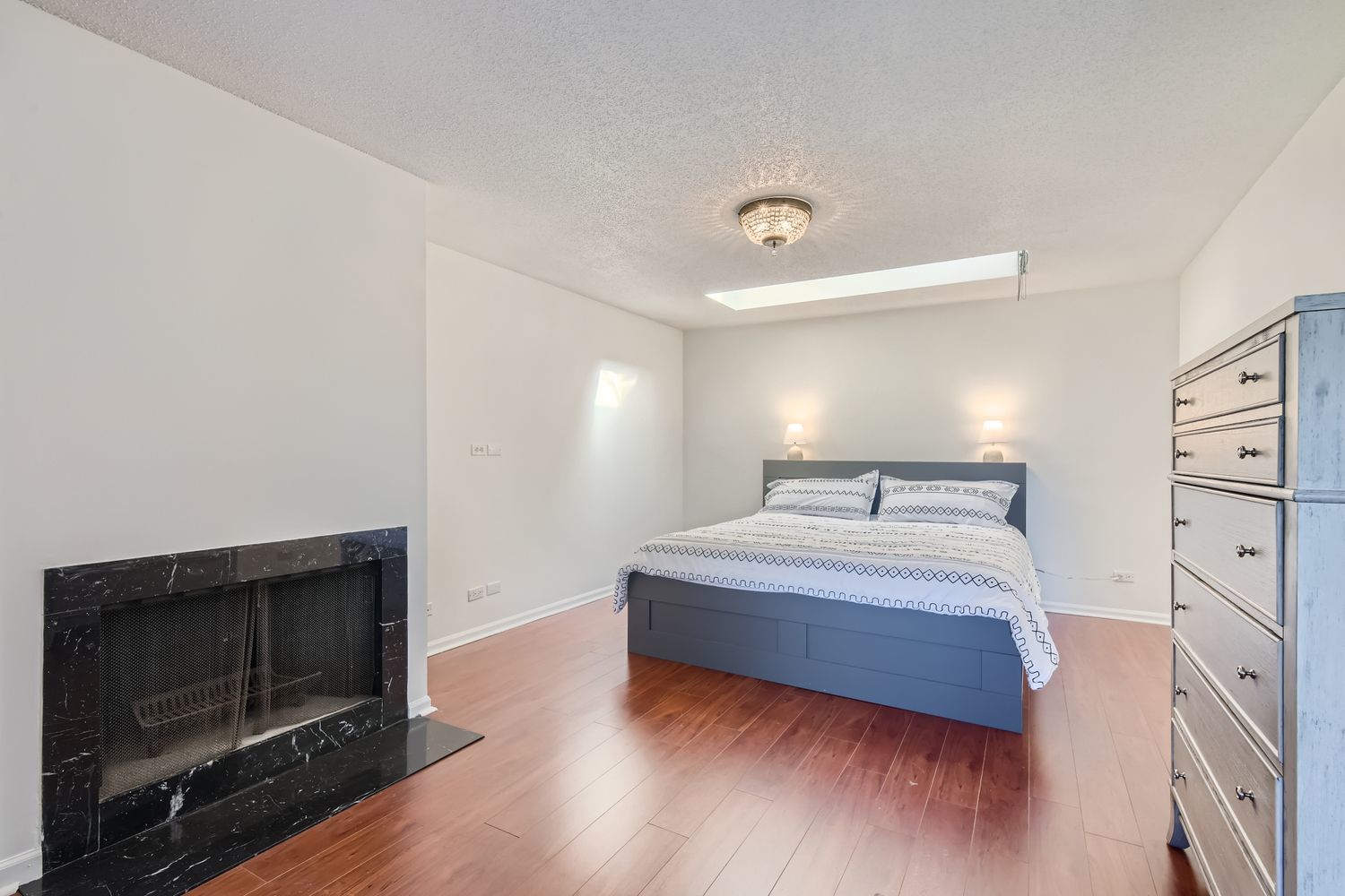 711 West Gordon Terrace Chicago IL 60613