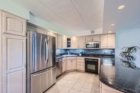 711 West Gordon Terrace Chicago IL 60613