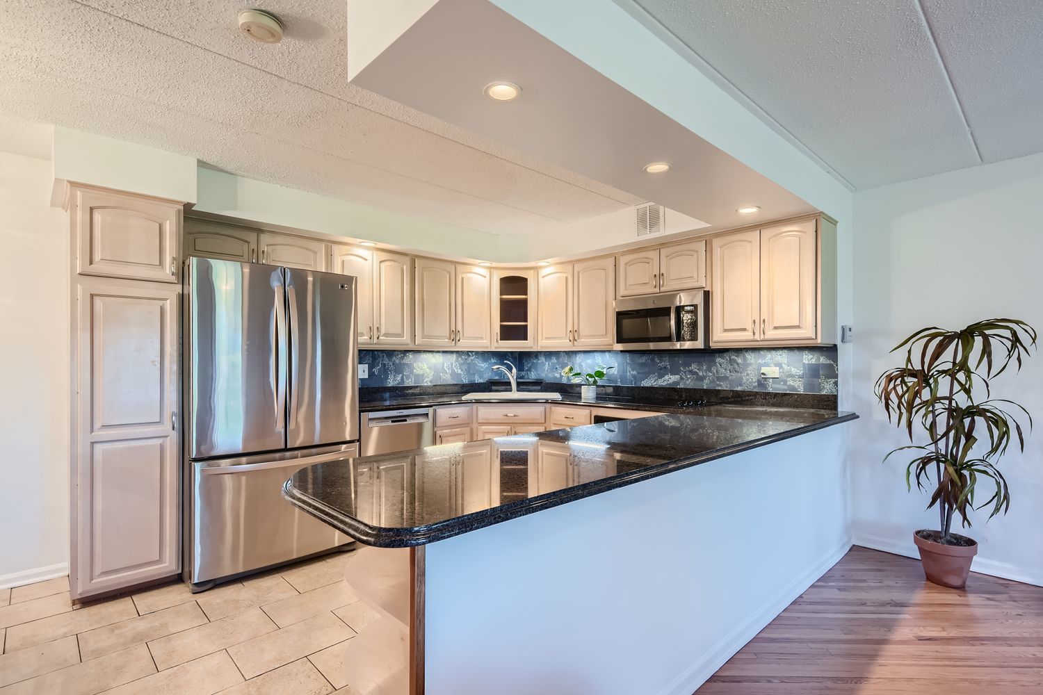 711 West Gordon Terrace Chicago IL 60613
