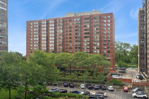 1755 East 55th Street Chicago IL 60615