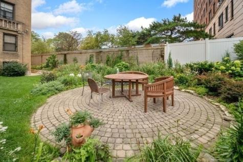 1755 East 55th Street Chicago IL 60615