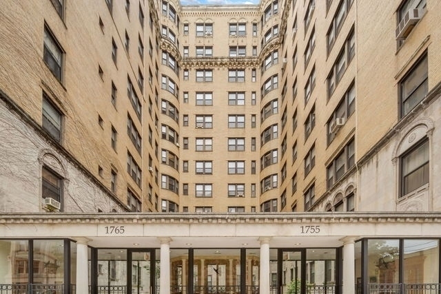 1755 East 55th Street Chicago IL 60615