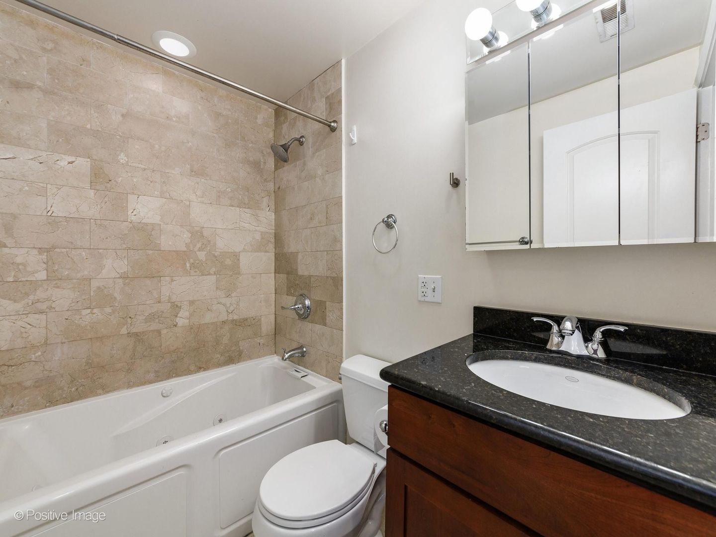 1364 West Greenleaf Avenue Chicago IL 60626
