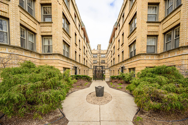 1364 West Greenleaf Avenue Chicago IL 60626