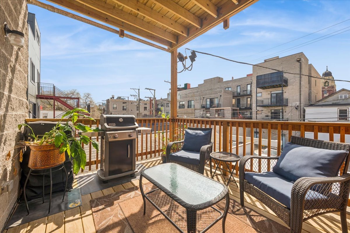 1517 West Fry Street Chicago IL 60642