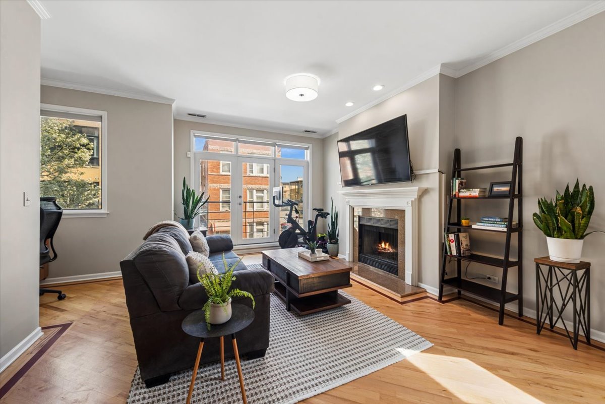 1517 West Fry Street Chicago IL 60642