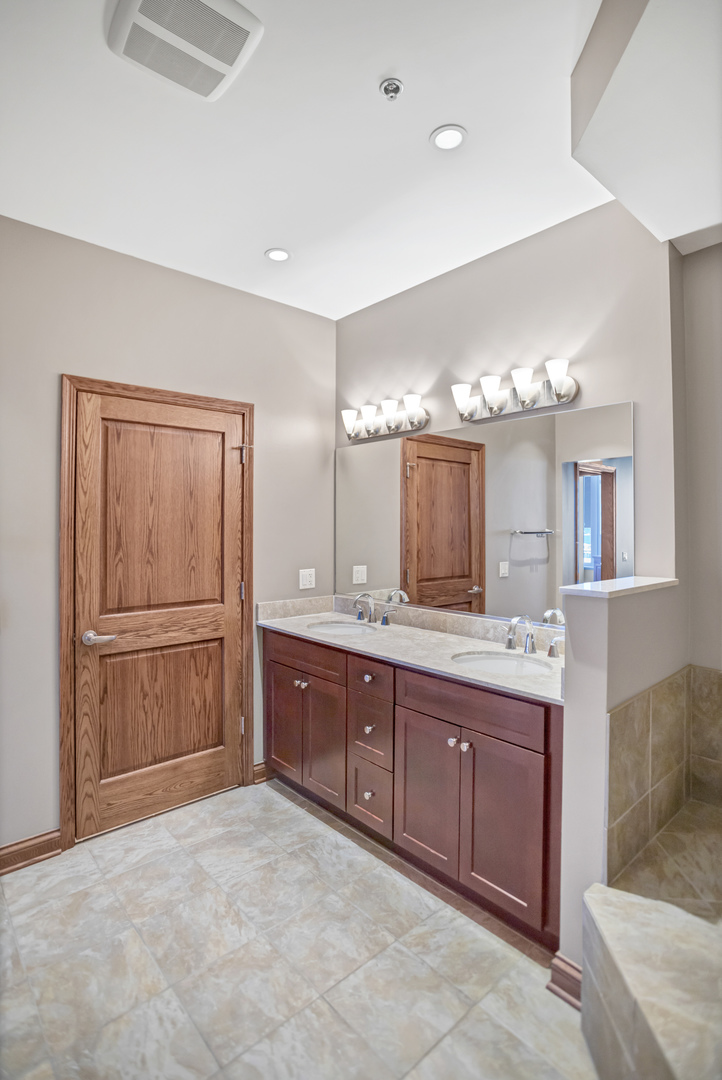 1600 South Prairie Avenue Chicago IL 60616