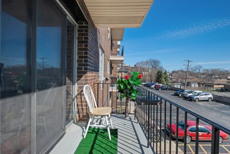 9445 Kenton Avenue Skokie IL 60076