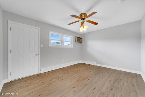 1111 Holiday Lane Des Plaines IL 60016