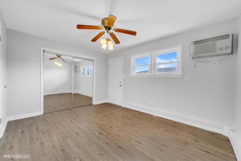 1111 Holiday Lane Des Plaines IL 60016