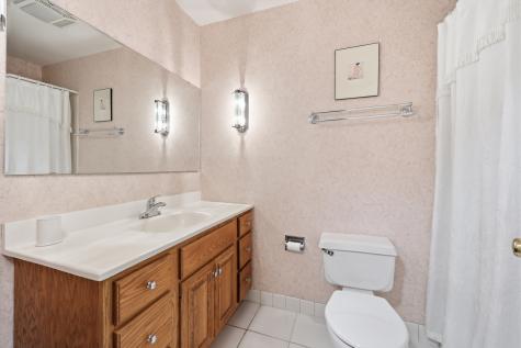 471 Raintree Court Glen Ellyn IL 60137