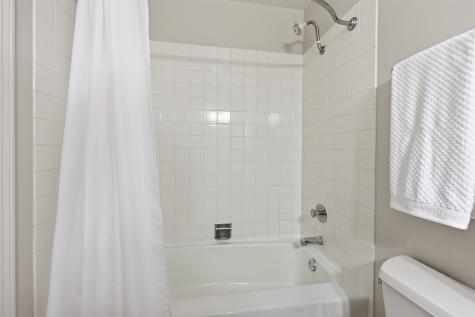 471 Raintree Court Glen Ellyn IL 60137