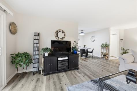 471 Raintree Court Glen Ellyn IL 60137