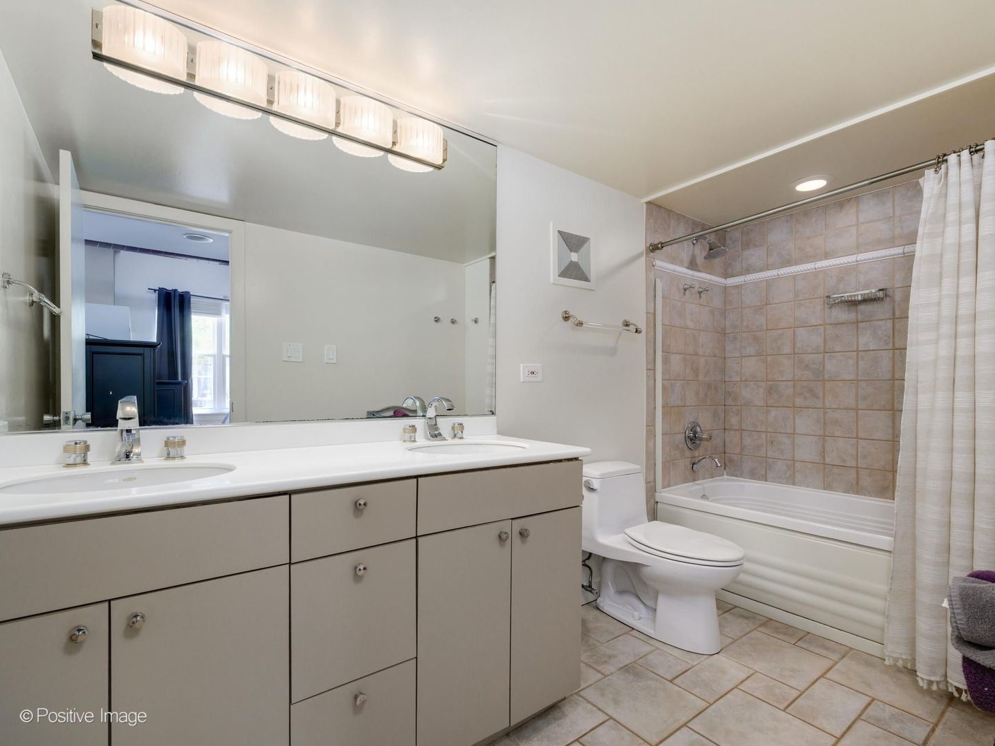 5823 North Ravenswood Avenue Chicago IL 60660