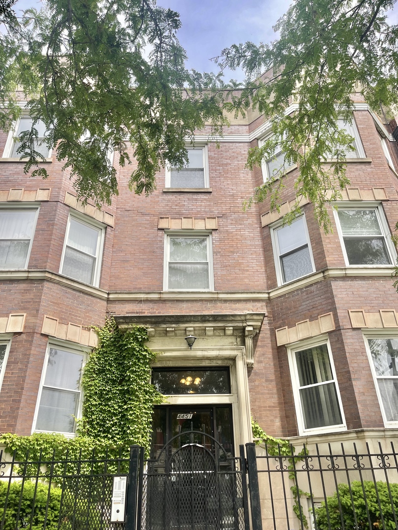 4451 South Indiana Avenue Chicago IL 60653
