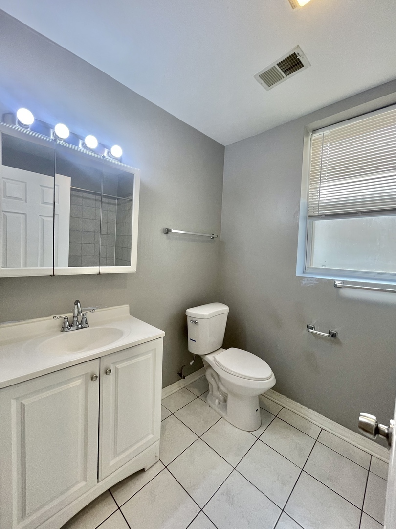 4451 South Indiana Avenue Chicago IL 60653