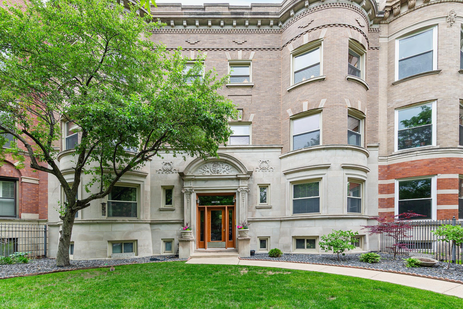 4615 North Beacon Street Chicago IL 60640