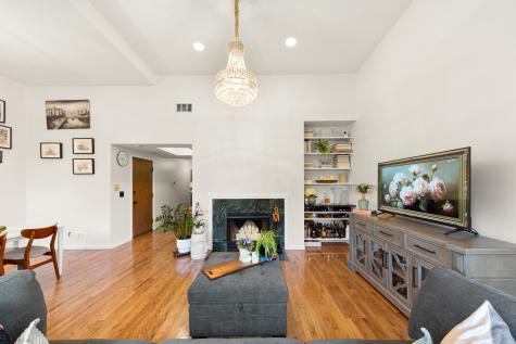 4615 North Beacon Street Chicago IL 60640