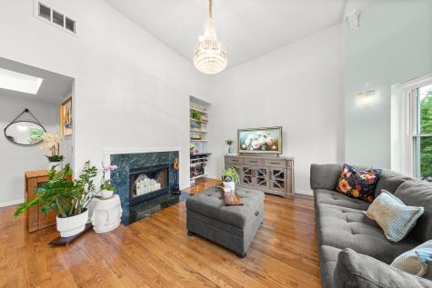 4615 North Beacon Street Chicago IL 60640