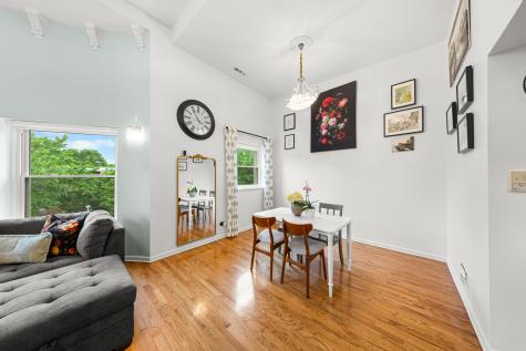 4615 North Beacon Street Chicago IL 60640