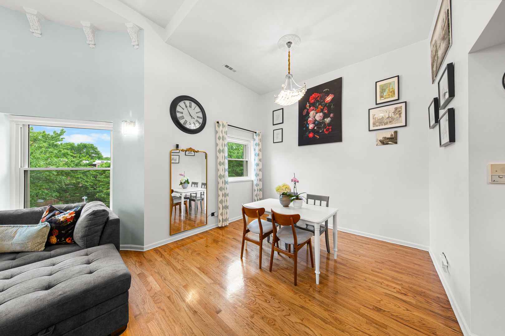 4615 North Beacon Street Chicago IL 60640
