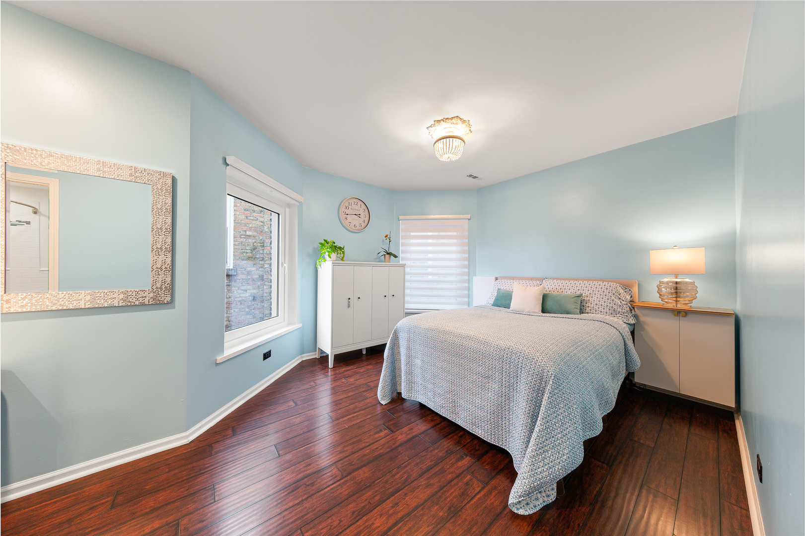 4615 North Beacon Street Chicago IL 60640